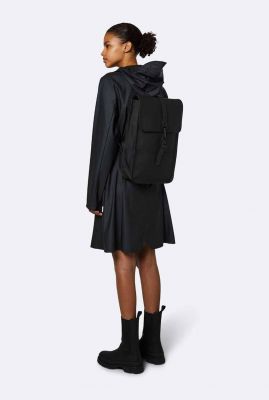 zwarte waterafstotende rugtas met haaksluiting backpack mini 1280