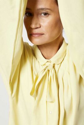 lichtgele blouse met strik salma bow blouse yellow