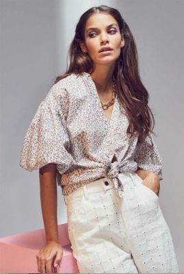 ecru blouse met bloemenprint cherry flower s/s shirt 95848