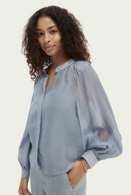 lichtblauwe semi-transparante blouse met pofmouwen 162489