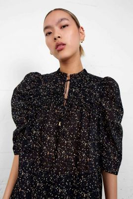 zwarte top met pofmouwen en stippenprint jodis blouse 55899