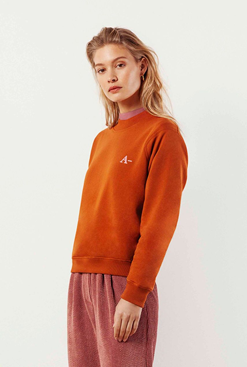 diepte elkaar heb vertrouwen donker oranje sweater met geborduurde logo a sweater