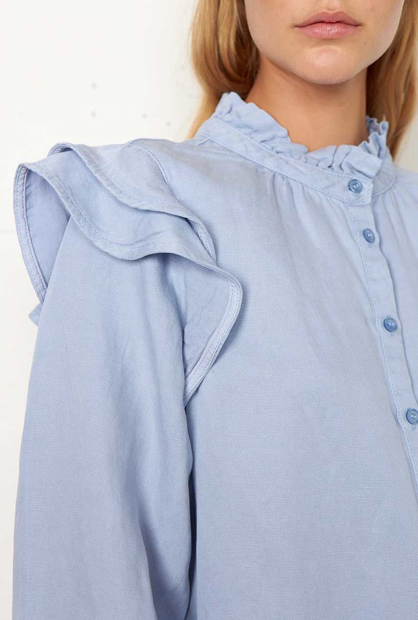 Staat Bestrating Spectaculair lichtblauwe blouse met ruches en ruffles details Capsella Shirt