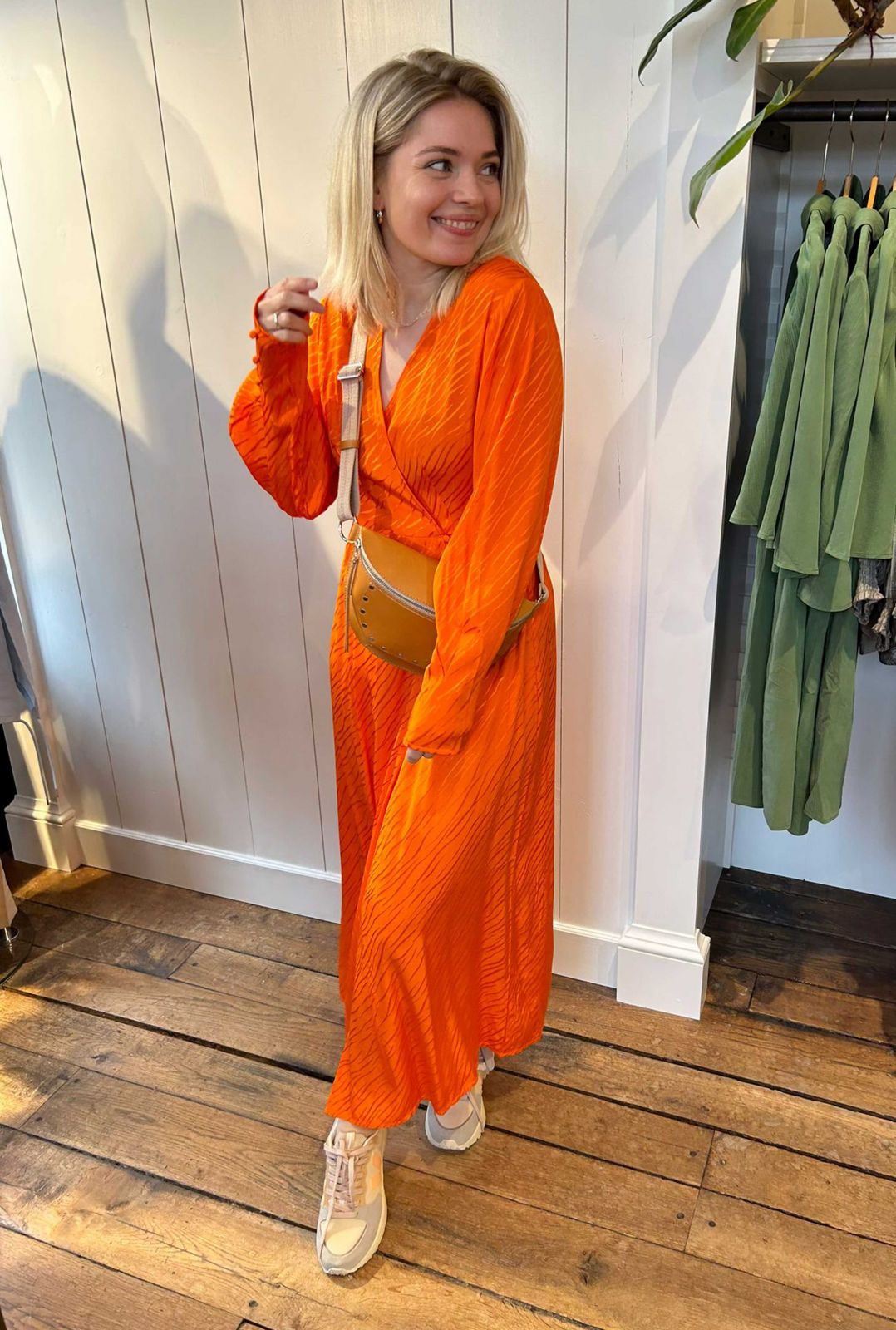 eb Gevoelig voor nieuws oranje maxi jurk fabienne satin ankle wrap dress 16089006 | Tally-ho