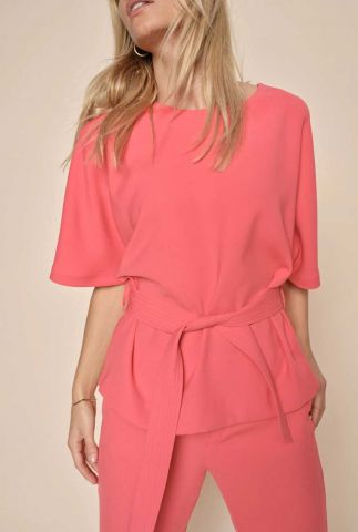 roze top met vlindermouwen en ceintuur rikas leia blouse 137910