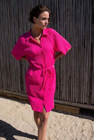 fel roze mini jurk met korte mouwen en ceintuur coco dress