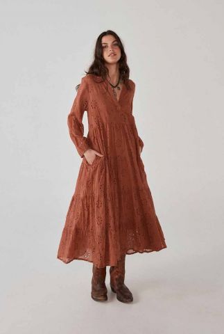roestkleurige maxi jurk met opengewerkte details elodie rust