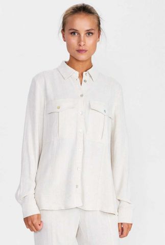 zandkleurige blouse met borstzakken nusassie shirt 703108
