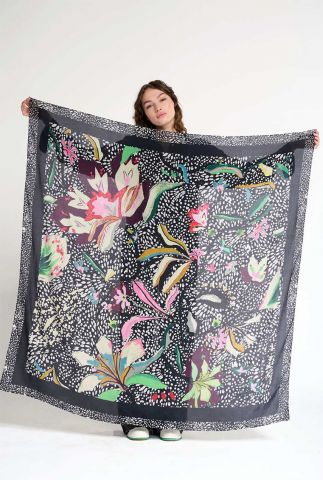 vierkante sjaal met bloemen dessin flower blaze black SP6971