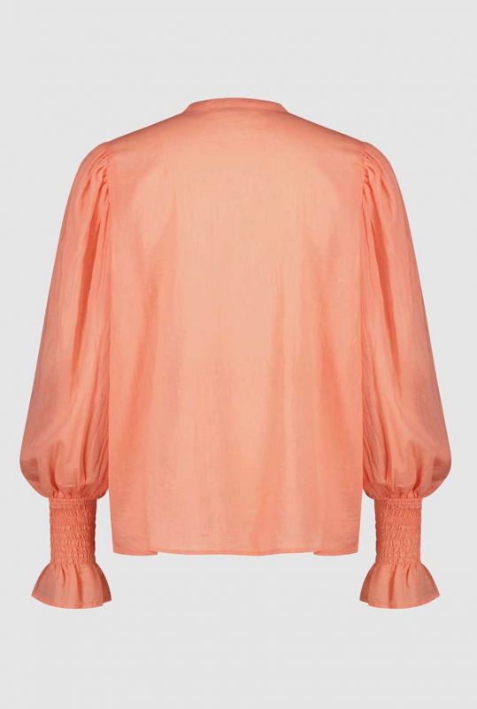 Decimale bodem In de genade van zalmroze blouse met smok details en pofmouwen yaella S23.111.2321